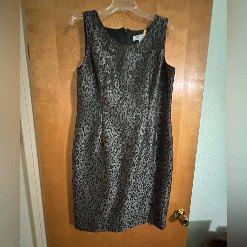Kasper Elegant Gray Leopard Print midi cocktail. Dress. Size 12 women’s.
